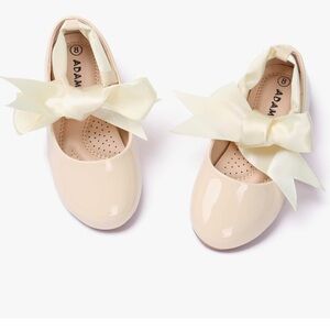 Toddler girl, size 10 champagne dress shoes never worn
